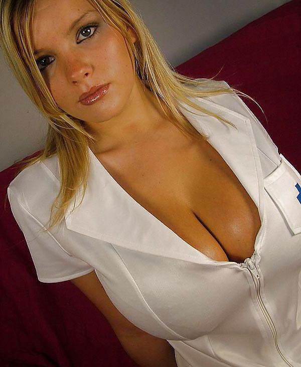 25P In Bed With Faith Nelson - Busty Goddess With Huge Breasts