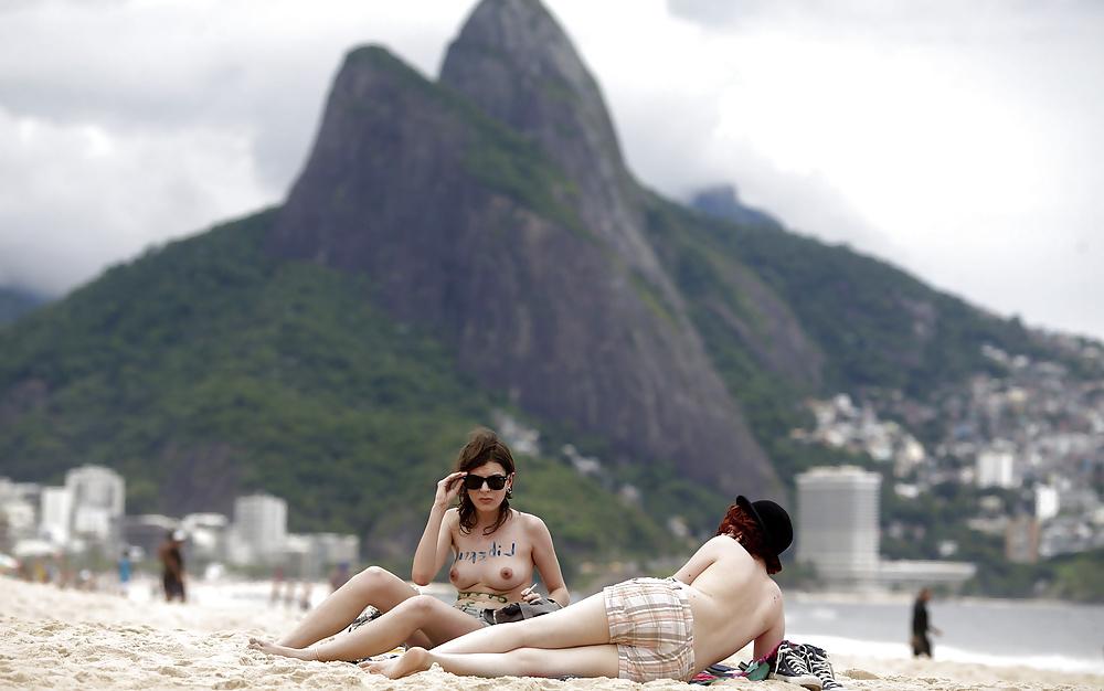 8P Topless em Ipanema no Rio