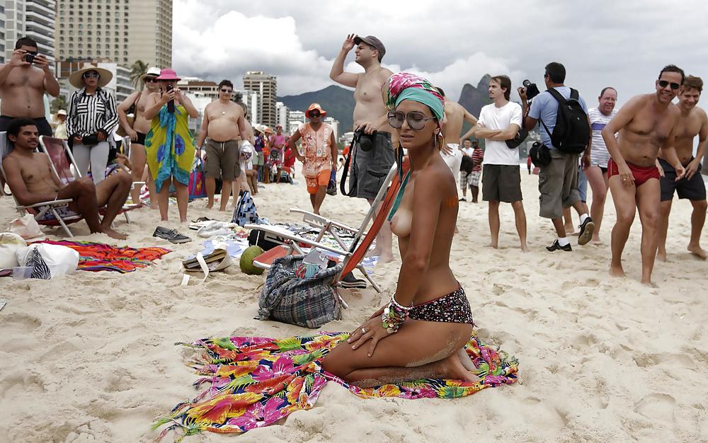 8P Topless em Ipanema no Rio