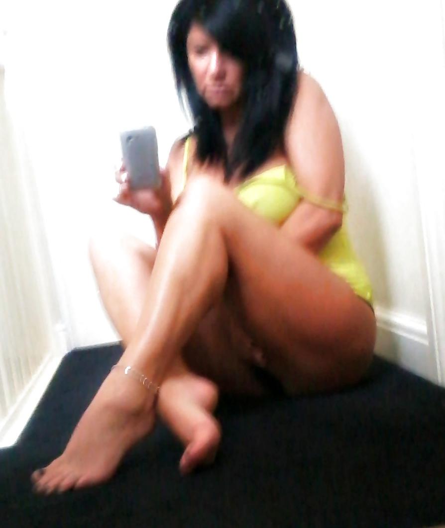 25P Sexy milf with gorgeous feet