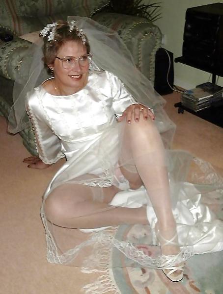 25P A bride to cum on
