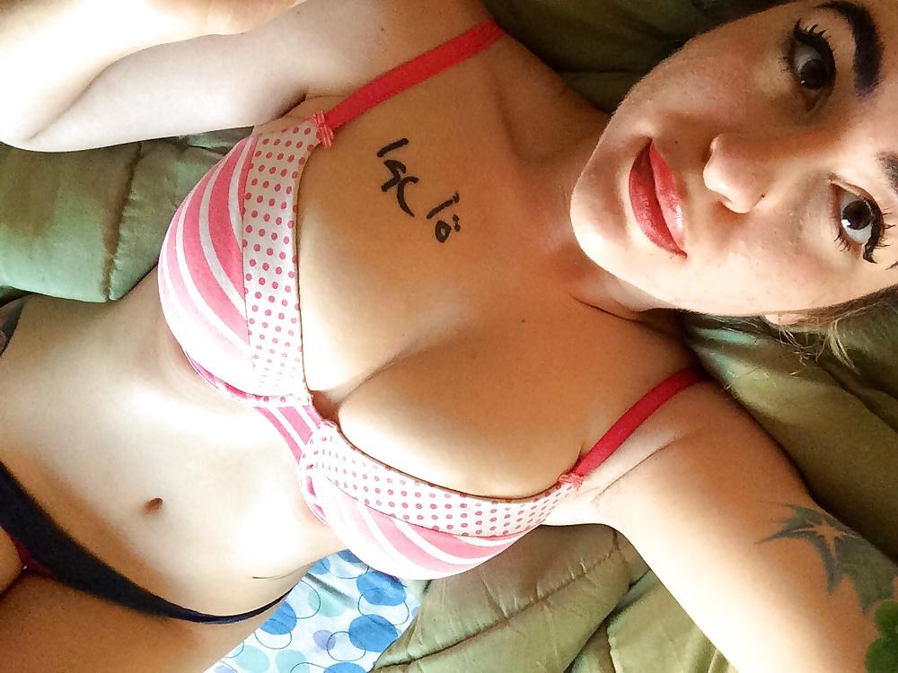 25P Thick White Slut Gets So Many BBC's Spewing Cum