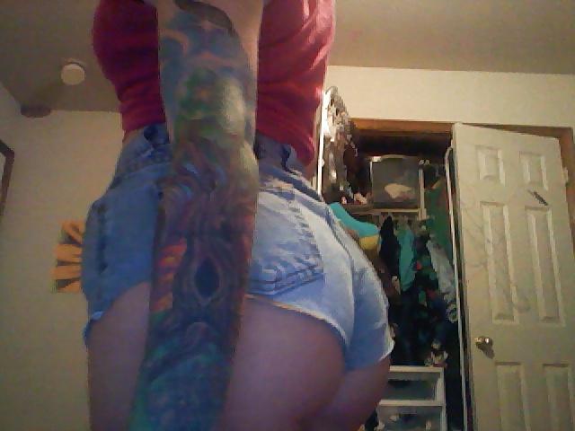25P Thick White Slut Gets So Many BBC's Spewing Cum