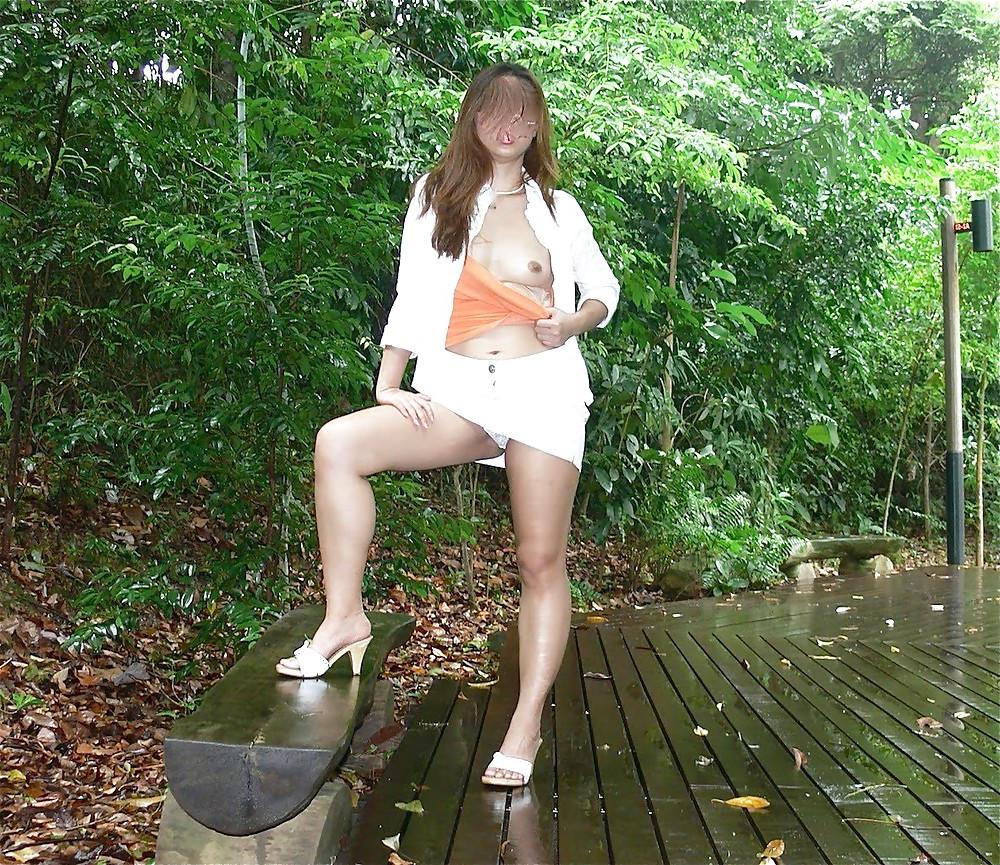 25P Singapore Bitch Exhibitionist!