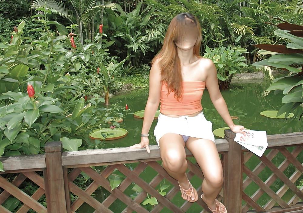 25P Singapore Bitch Exhibitionist!