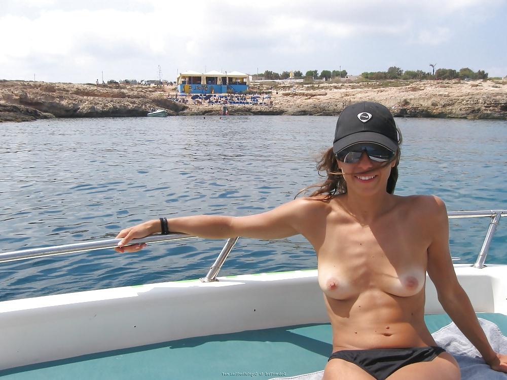 25P Topless Girls