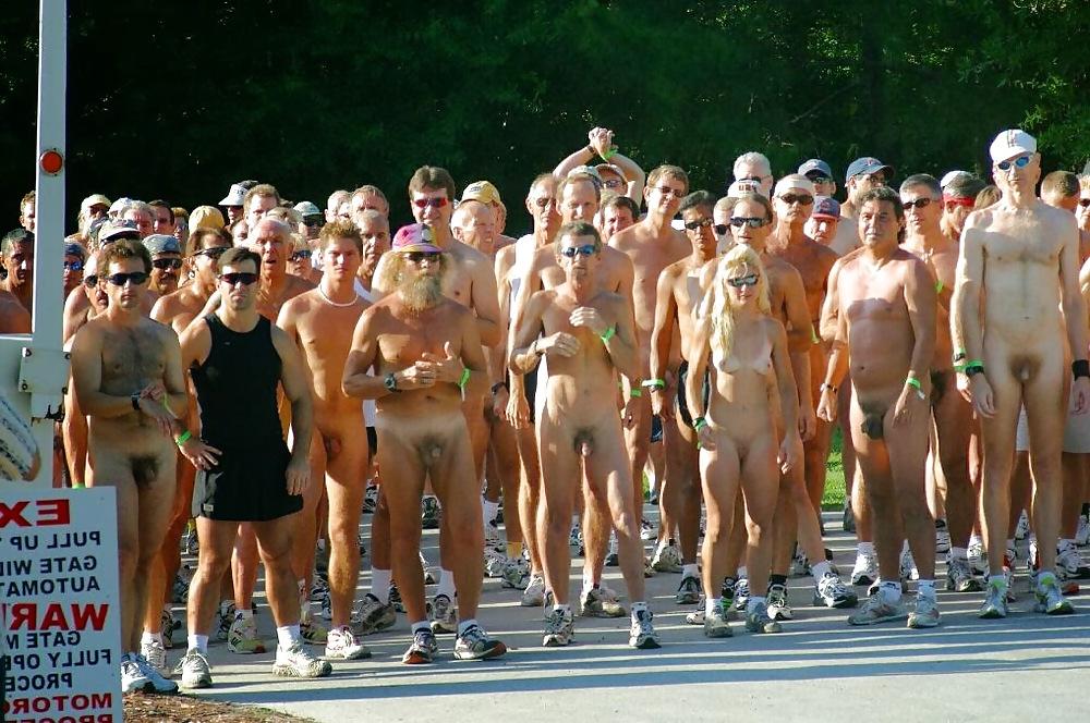 25P Nude in Public