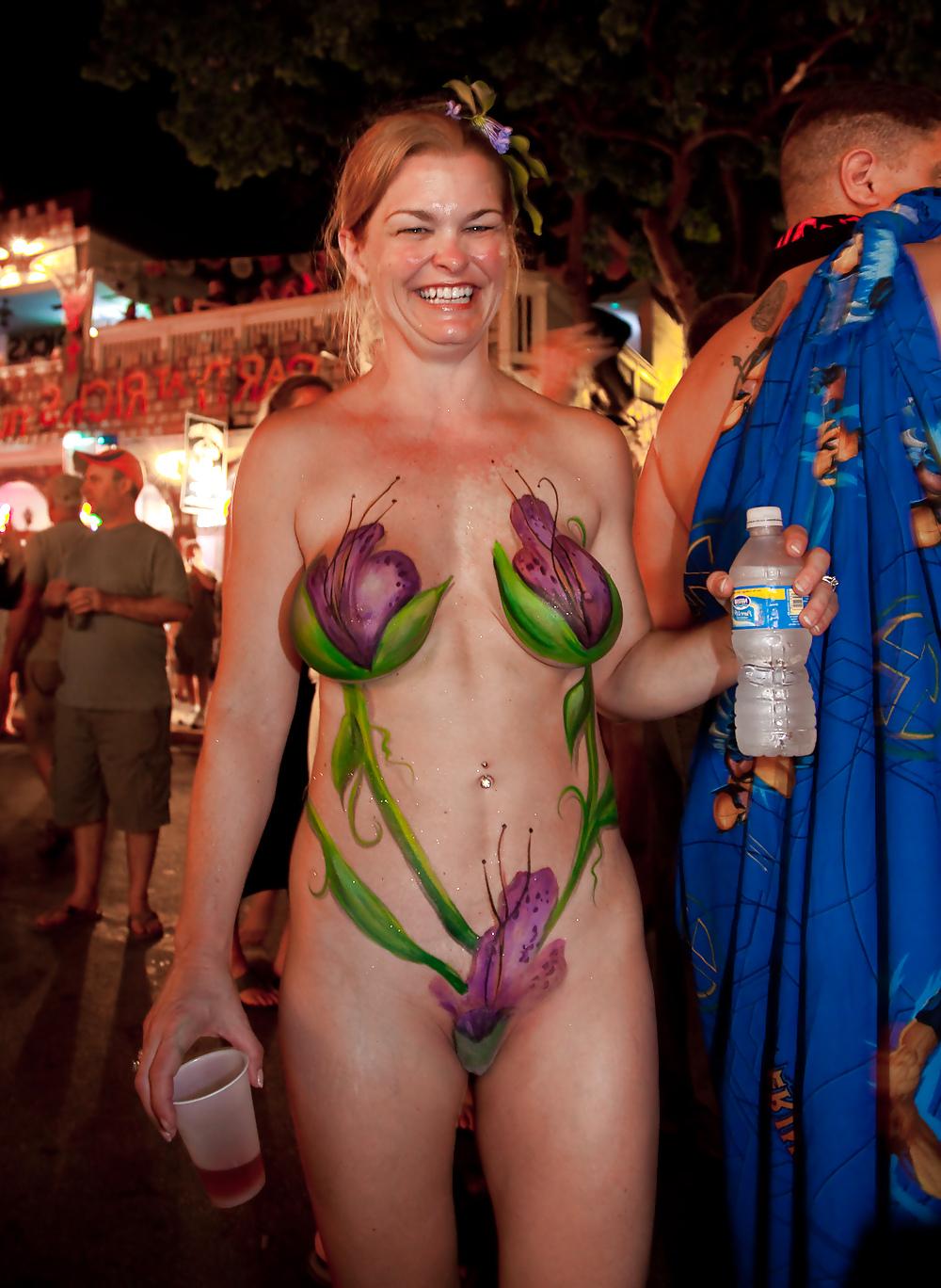 25P Nude in Public