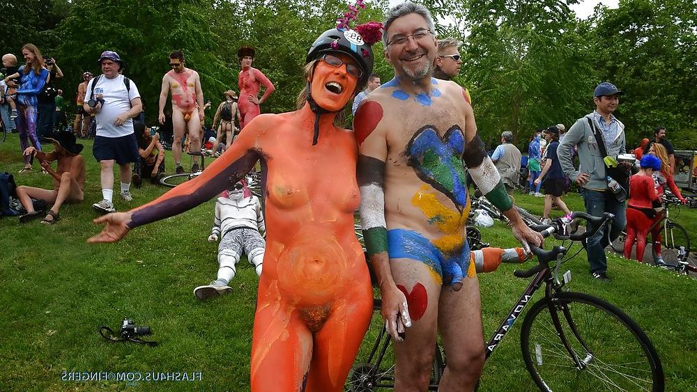 25P Nude in Public