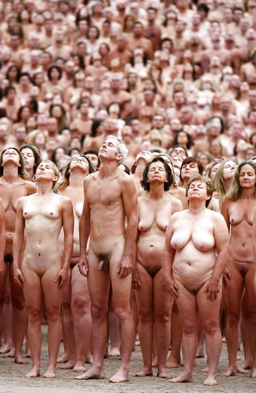 25P Nude in Public