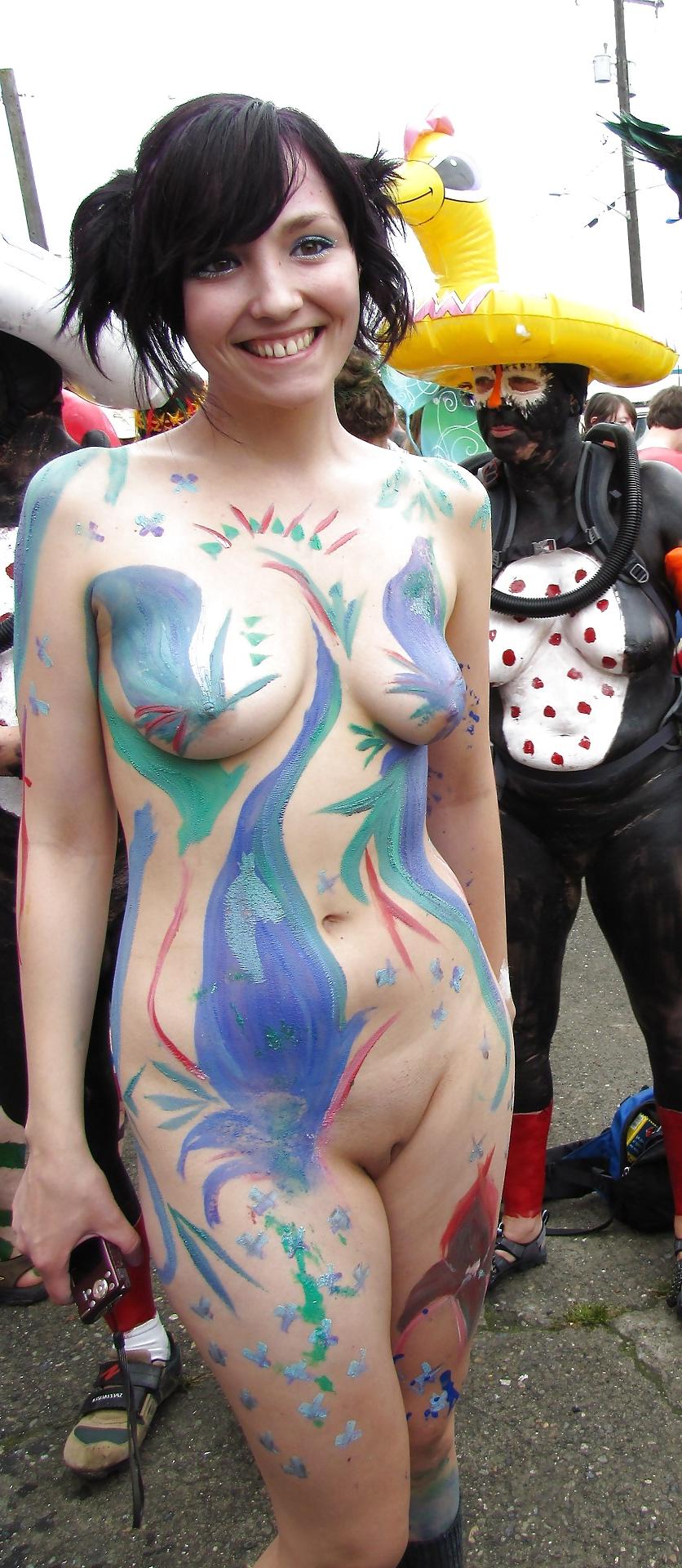 25P Nude in Public