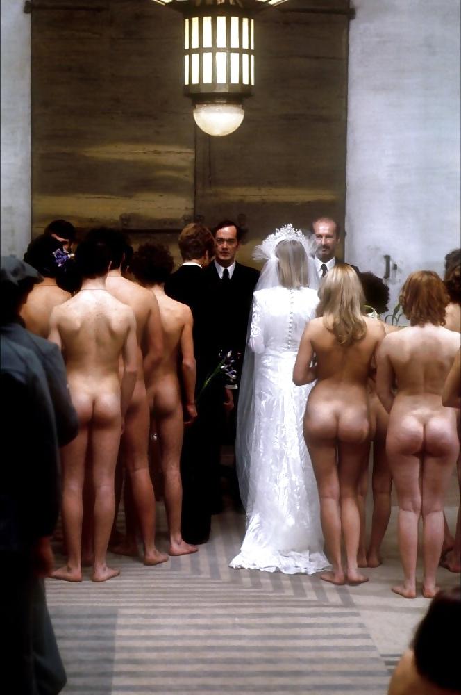 25P Nude in Public