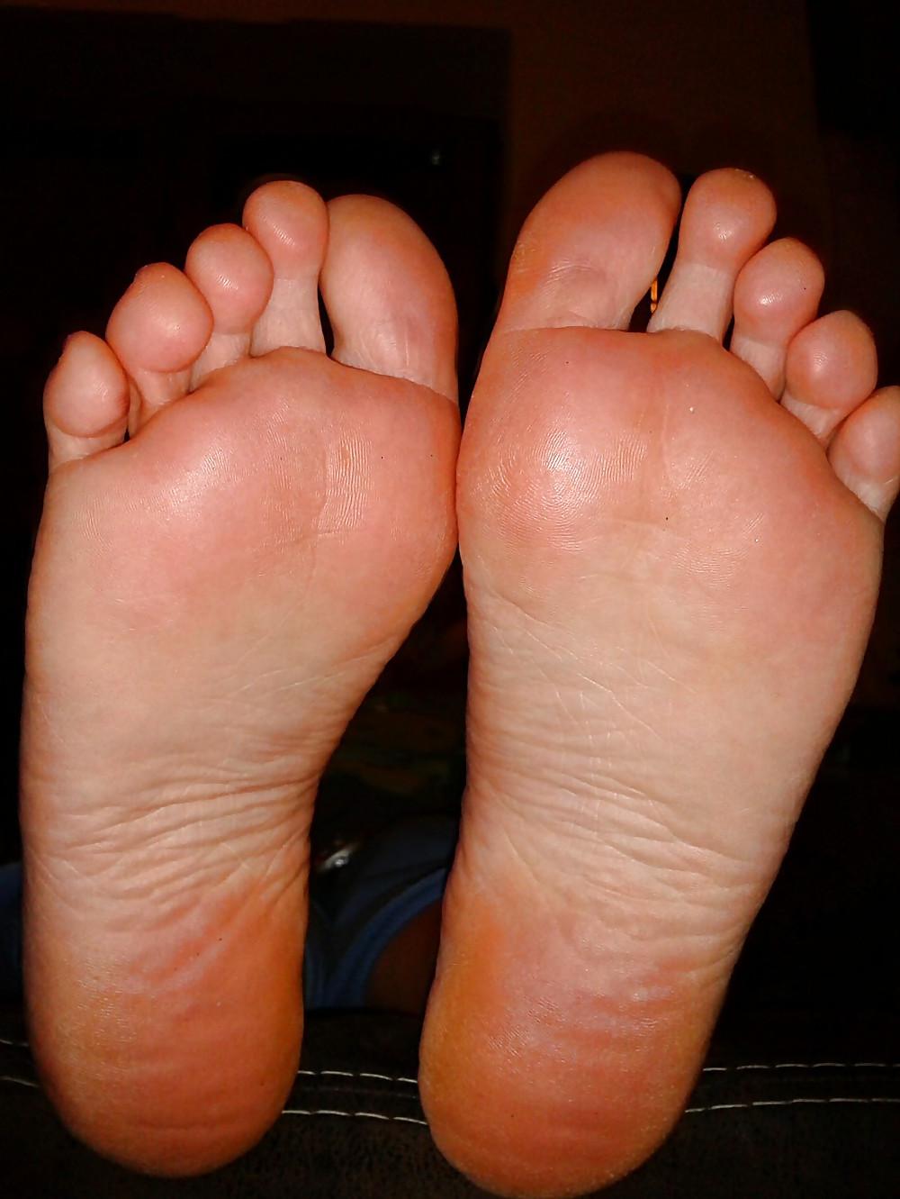 25P Amateur Female Soles 04