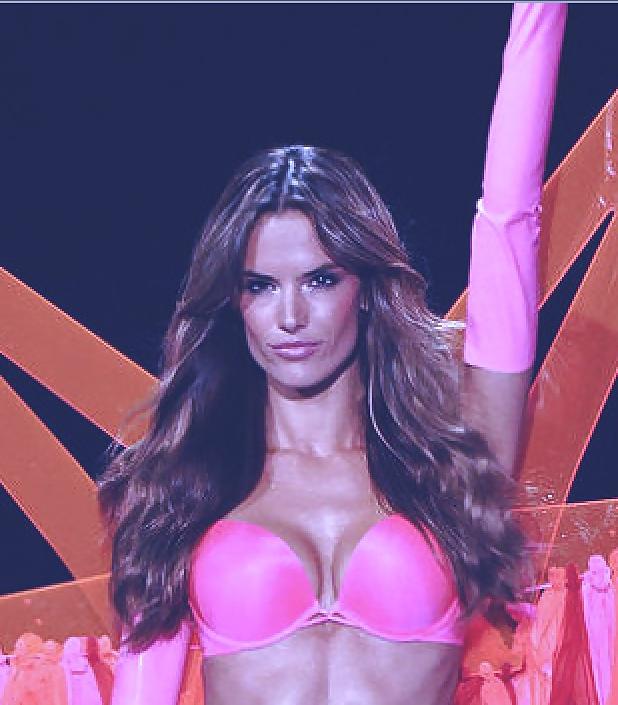 25P Alessandra Ambrosio Cum Goddess.