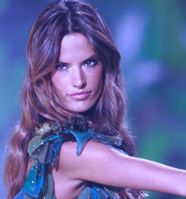 25P Alessandra Ambrosio Cum Goddess.