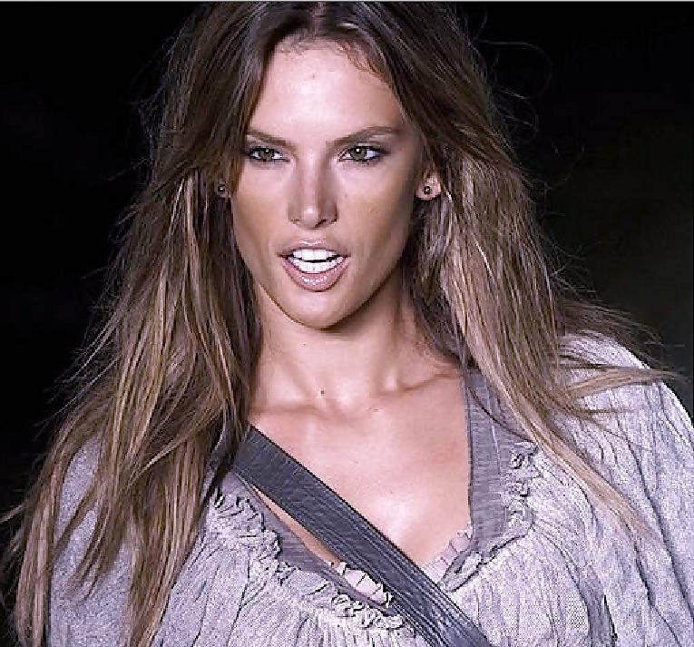 25P Alessandra Ambrosio Cum Goddess.