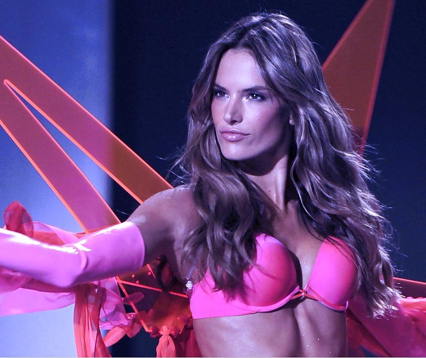 25P Alessandra Ambrosio Cum Goddess.