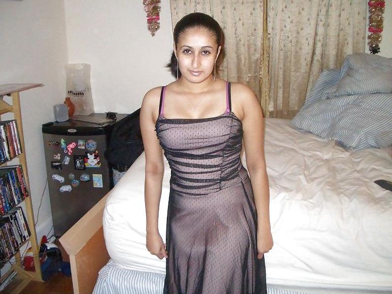 18P Cute arab chick posing nude