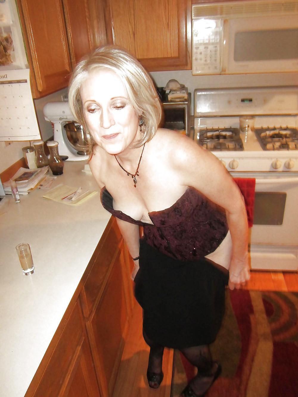 25P Very sexy British women (non nude)