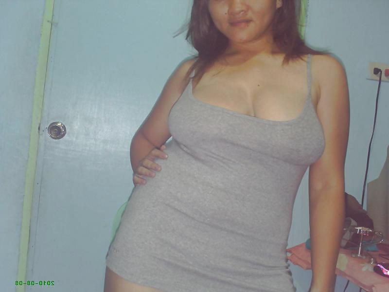 25P Big tit filipina mom