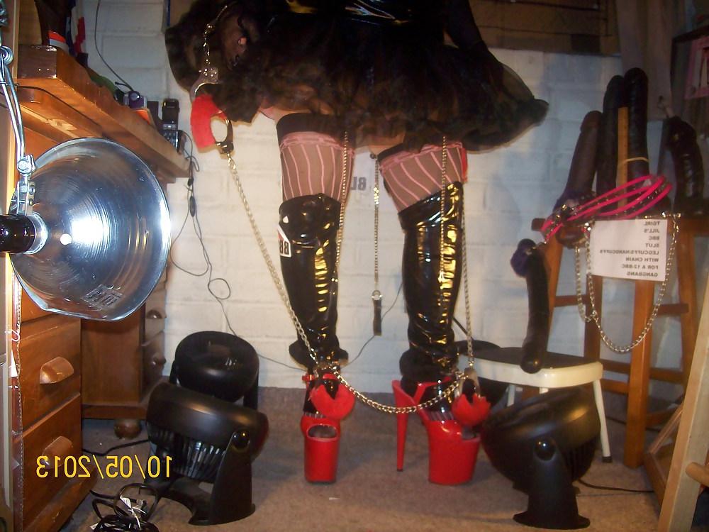 17P Tgirl BBC slut in chain legcuffs and handcuffs for Dadddy
