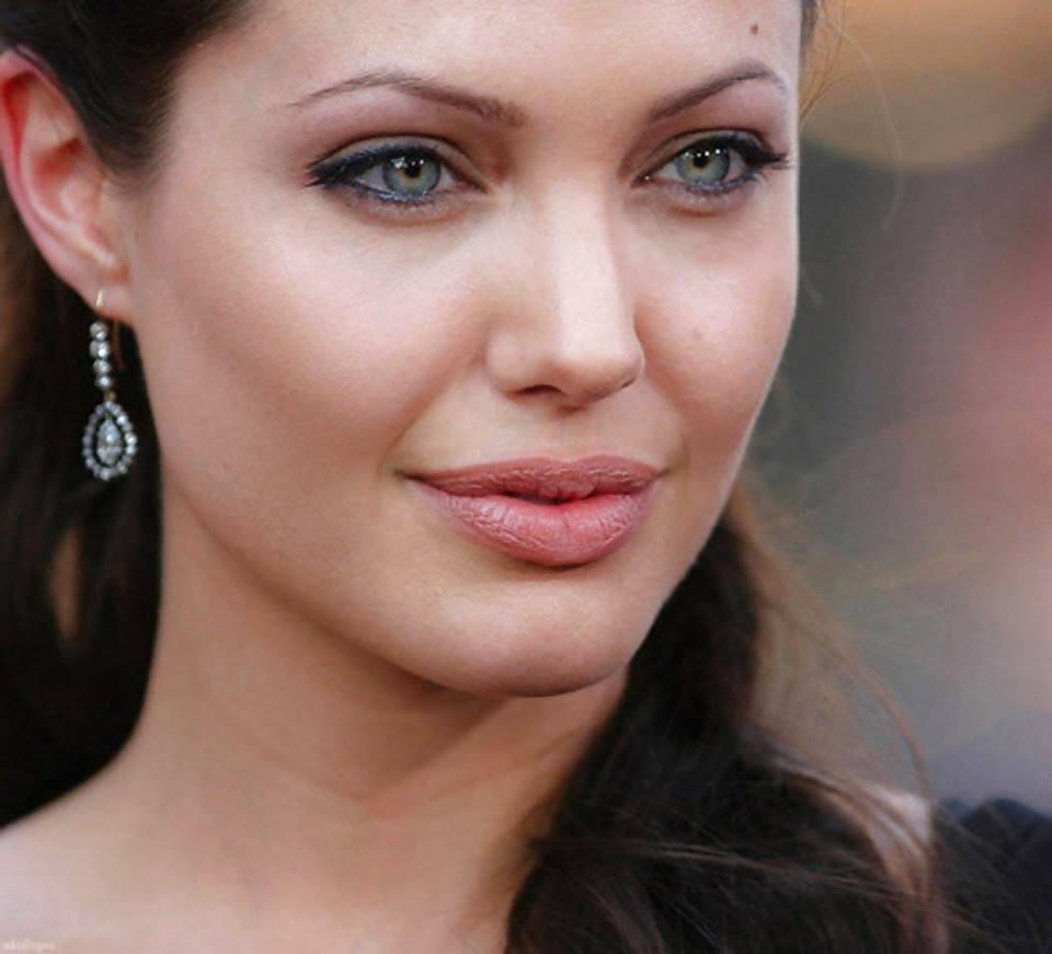 25P My Queen Angelina Jolie