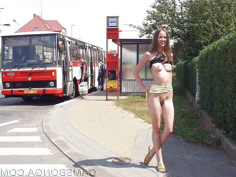 22P Girls nude in public