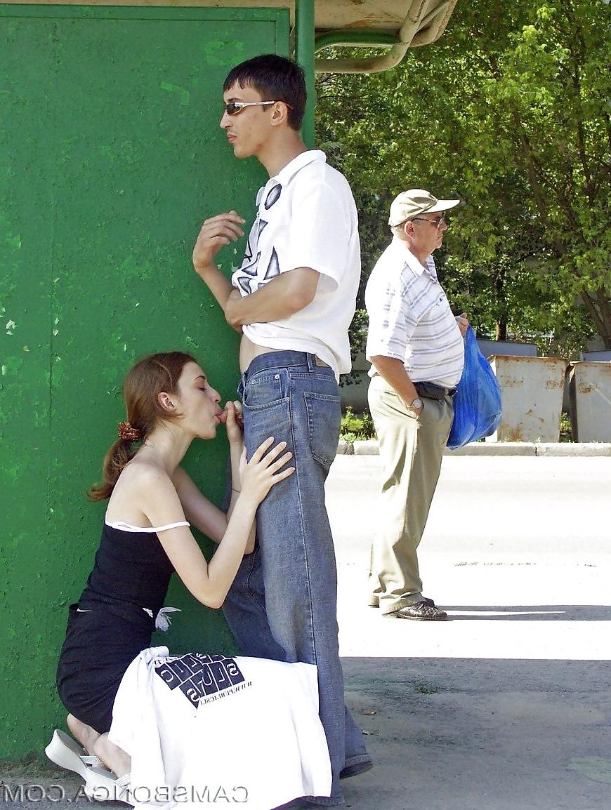 22P Girls nude in public