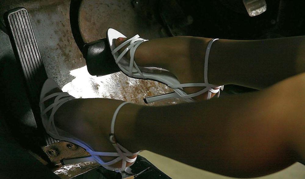 25P Sexy mature feet 8