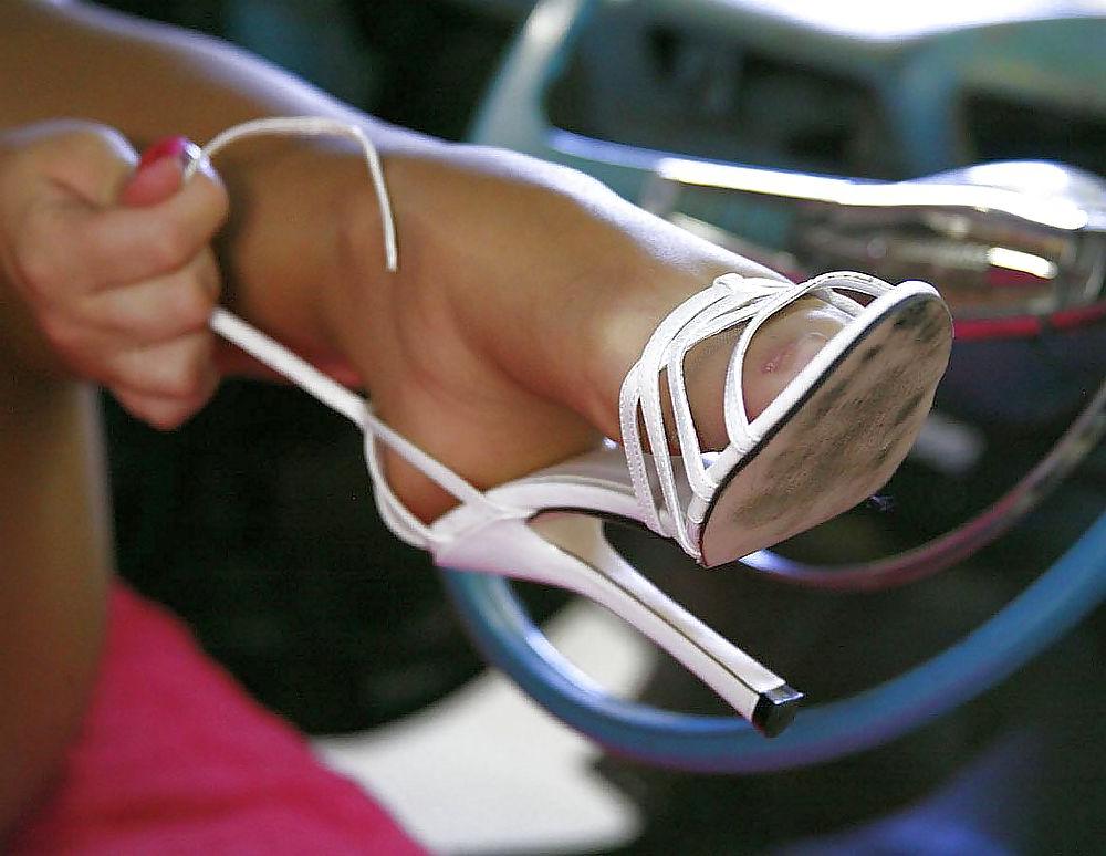 25P Sexy mature feet 8