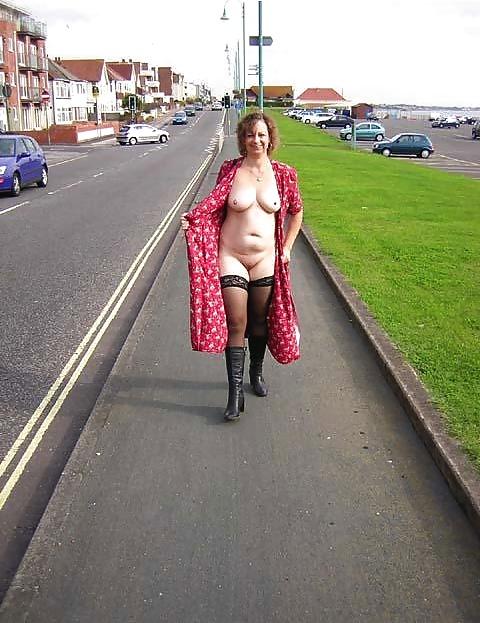 13P Naked MILF in Public
