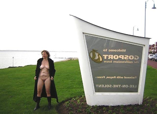 13P Naked MILF in Public