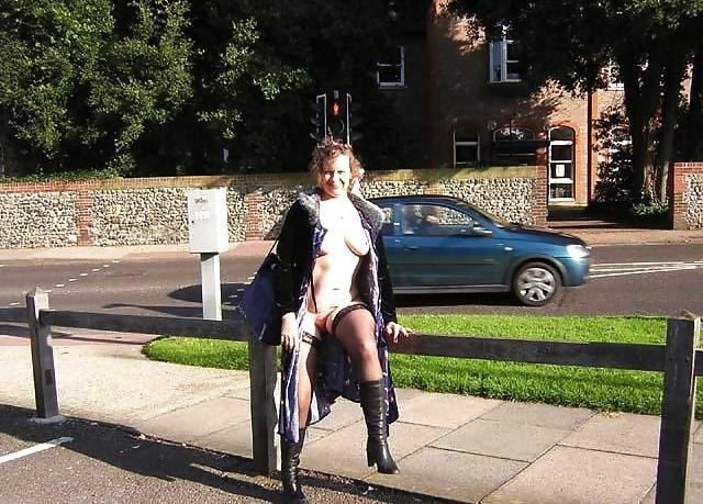 13P Naked MILF in Public