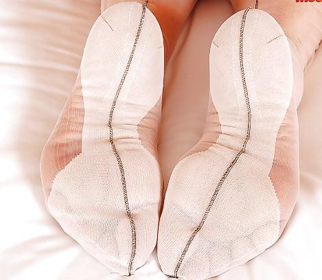 18P Perfect mature feet and soles 