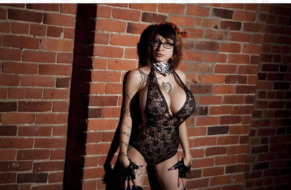 18P Ariane: Fake Tit Geek Goddess!