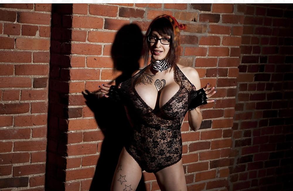 18P Ariane: Fake Tit Geek Goddess!