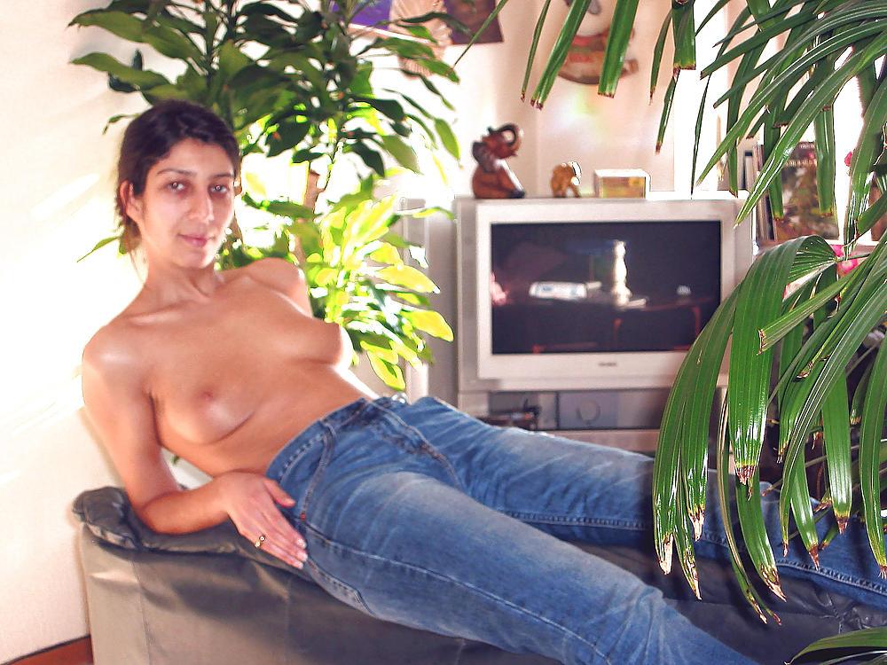 25P Amateur Topless 20