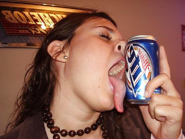 14P Big tongue girl