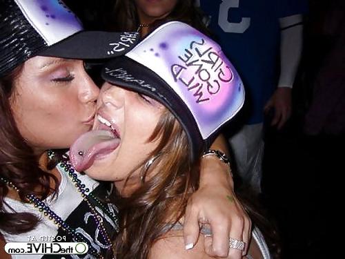 14P Big tongue girl