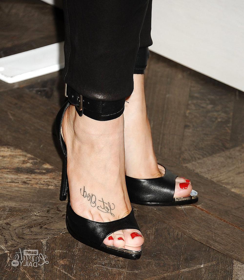 17P I Want To Cum To Demi Lovato's Hot Feet!