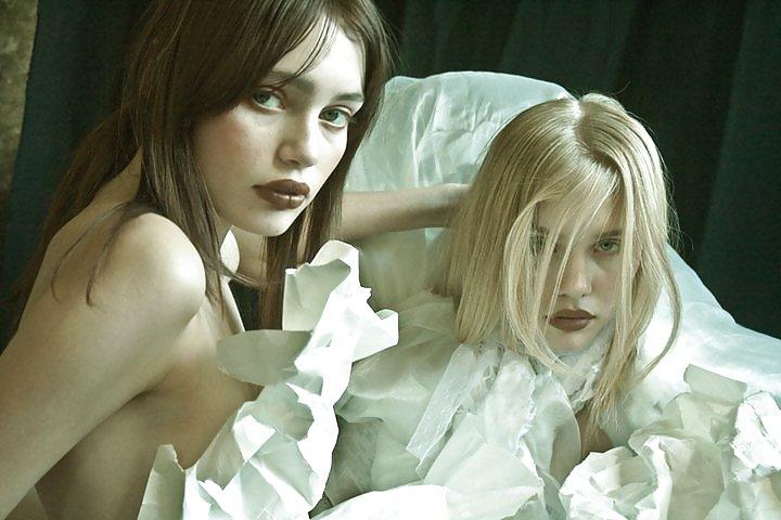 25P Descriptions of female sensuality