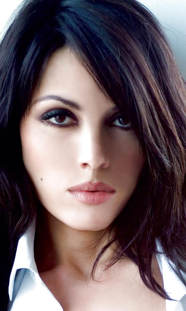 25P Descriptions of female sensuality