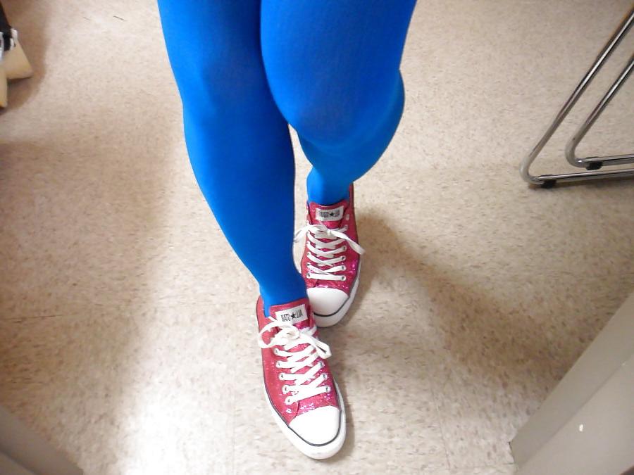22P Pantyhose Teen feet in Tights