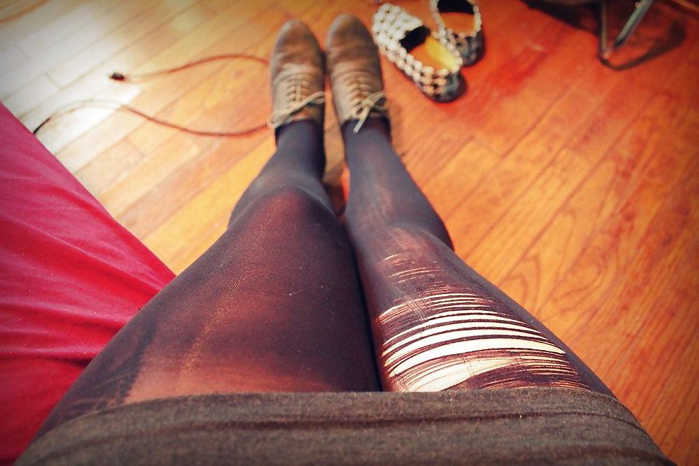 22P Pantyhose Teen feet in Tights