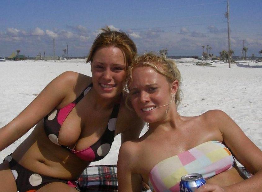 25P Sexy bikini babes, and some topless too