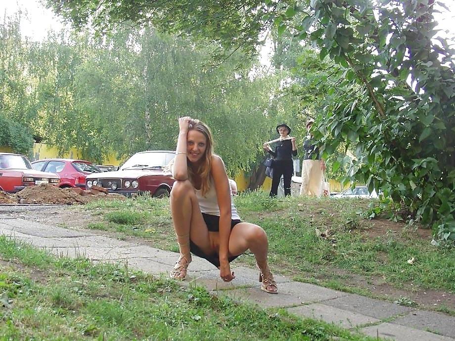 25P Hot girl posing in public