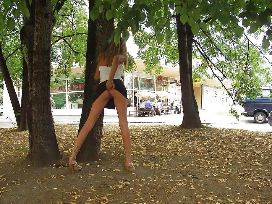 25P Hot girl posing in public