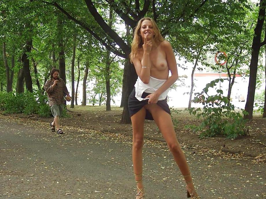 25P Hot girl posing in public