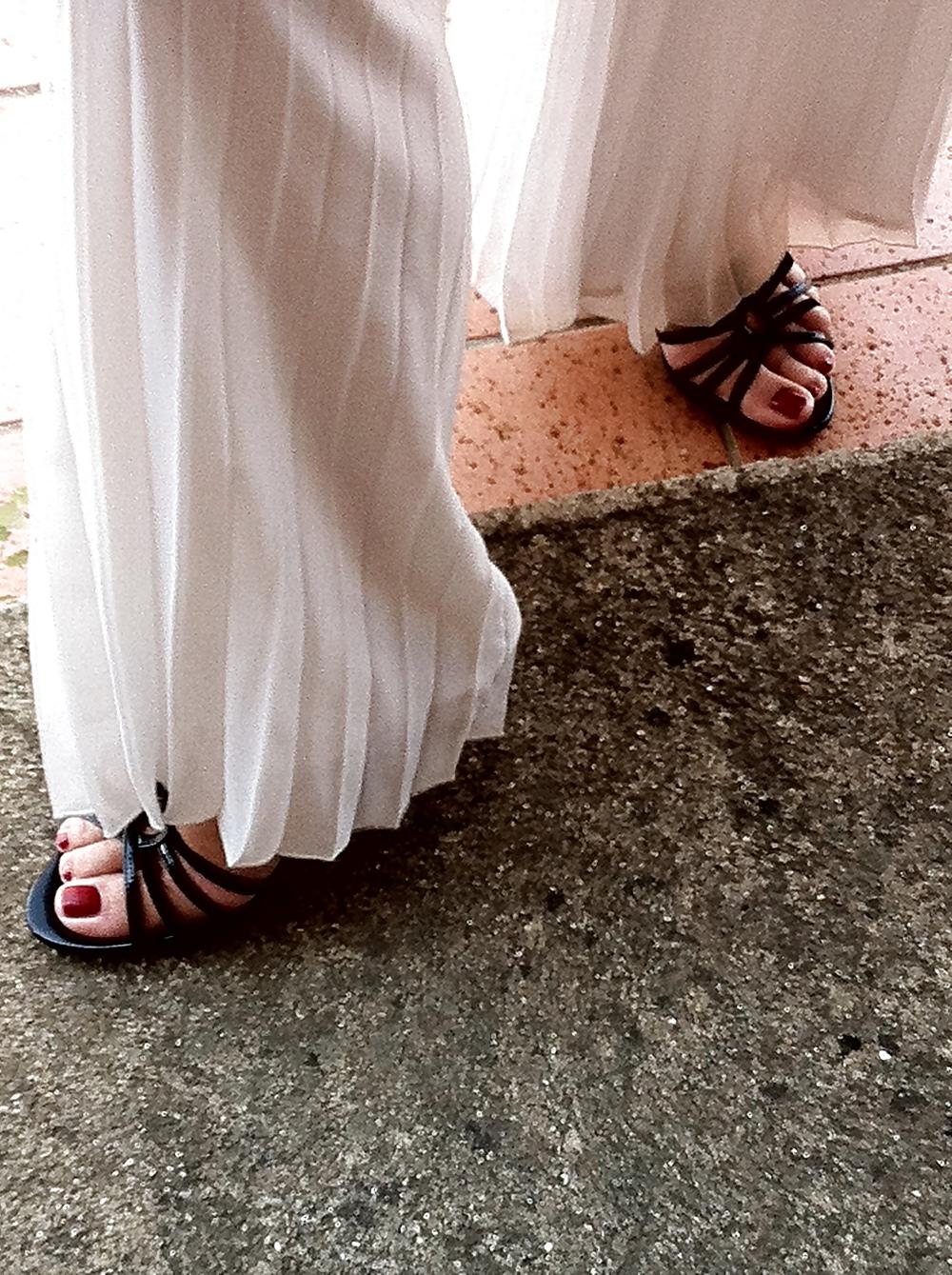 20P Candids of female feet