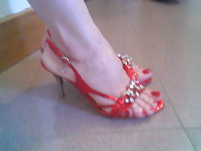 20P Candids of female feet